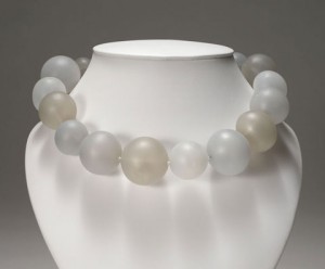 eggshell-necklace-grey